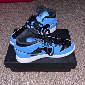Jordan Kids Blue and Black Sneakers